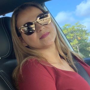 Meet your Posher, Kennia